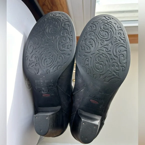 Clarks Charcoal & Black Boots size 8.5 - Picture 5 of 13